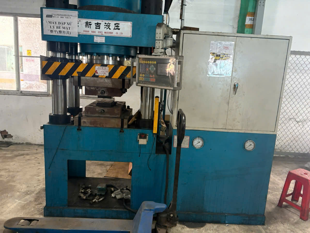 Pressing machine.jpg